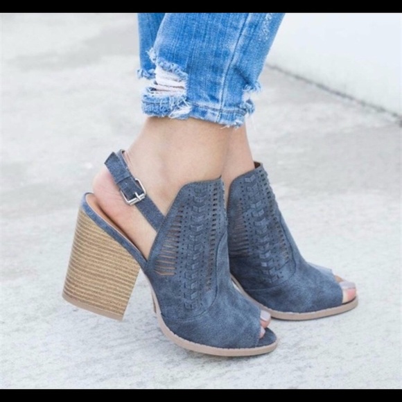 Steel gray suede slingbacks! - Picture 2 of 4